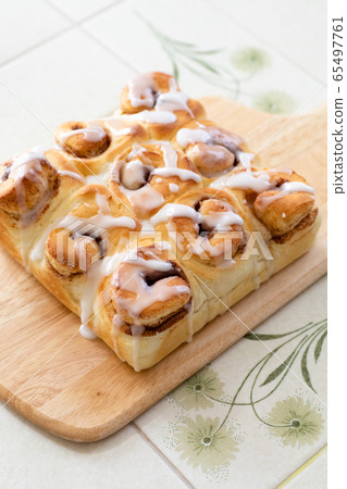 Bread making at home, cinnamon roll bread Bread making at home, cinnamon roll bread 65497761