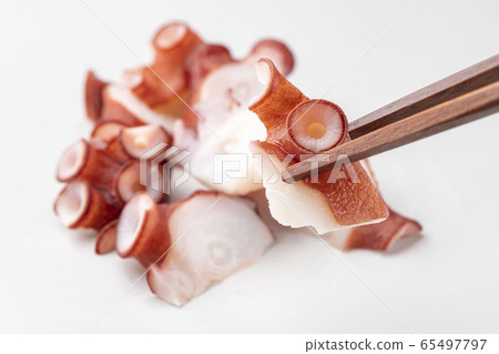 An octopus sashimi 65497797