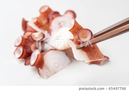 An octopus sashimi 65497798