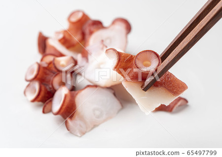 An octopus sashimi 65497799