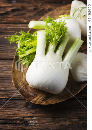 Raw fresh fennel 65498600