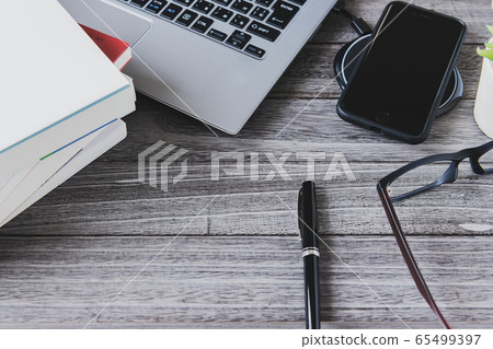 Study cell phone 65499397