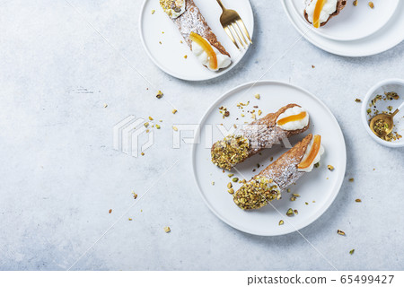 Traditional italian dessert cannoli siciliani Traditional italian dessert cannoli siciliani 65499427