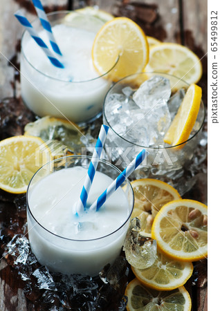 Italian traditional lemon sorbet Italian traditional lemon sorbet 65499812