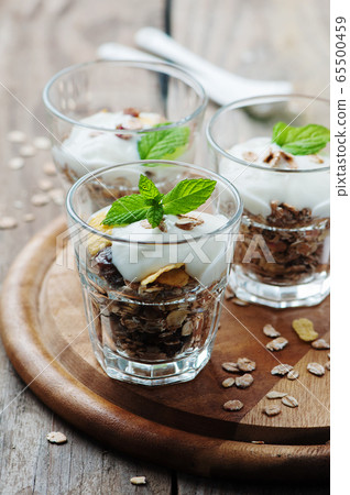 Healthy breakfast with muesli and yogurt Healthy breakfast with muesli and yogurt 65500459
