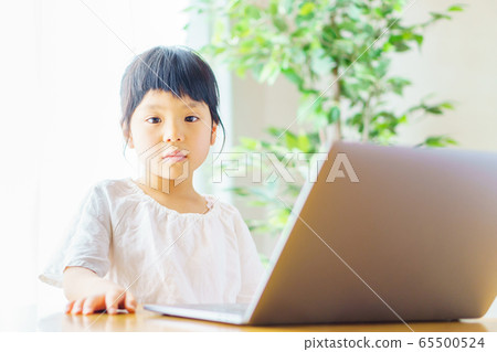 女孩在線課堂筆記本電腦 女孩在線課堂筆記本電腦 65500524