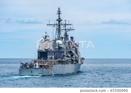USS Antietam (CG-54), Ticonderoga-class guided missile cruiser of the United States Navy sails forward in the sea during CARAT Excercise in Thailand. 65500990