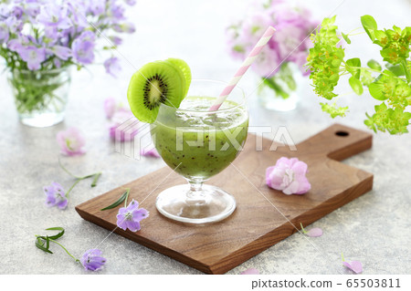 Kiwi juice Kiwi juice 65503811