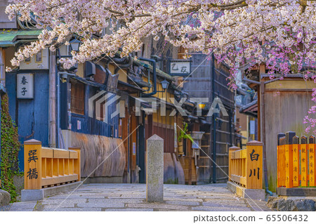 Kyoto Spring Gion Shirakawa Tatsuhashi Kyoto Spring Gion Shirakawa Tatsuhashi 65506432