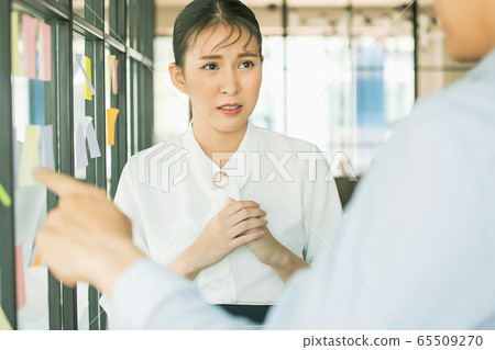 Young pretty woman office worker smile sticky note window sticker person material 65509270