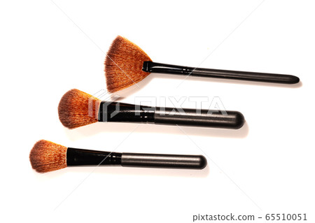 make up brush powder blusher isolated on white background. 65510051