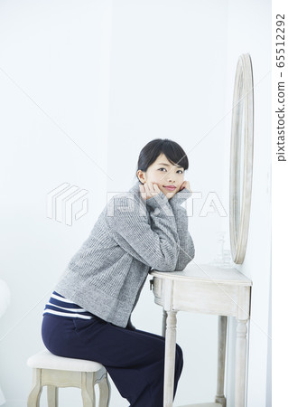 young woman young woman 65512292