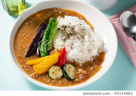 Summer vegetable curry 65514961