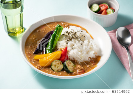 Summer vegetable curry 65514962