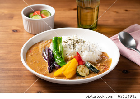 Summer vegetable curry 65514982