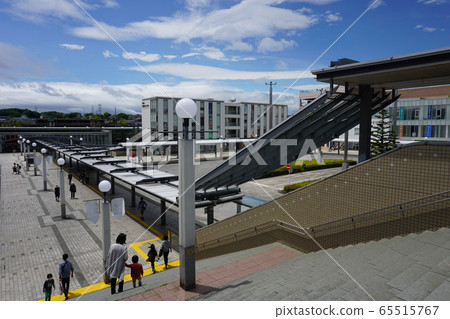 Wakabadai Station on the Keio Line Stairs in front of the station Wakabadai Station on the Keio Line Stairs in front of the station 65515767