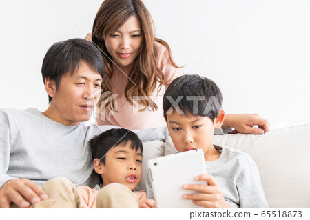 Family tablet computer 65518873