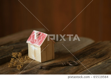 Old private house, unoccupied house, rural area 65519564