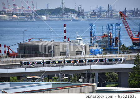 Trains running in the Kanazawa Seaside Line Industrial Area 65521633
