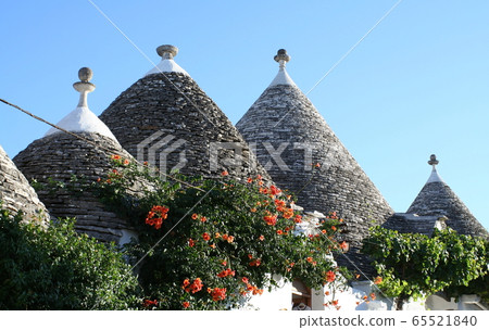 陽光明媚的阿爾貝羅貝洛世界遺產意大利 65521840