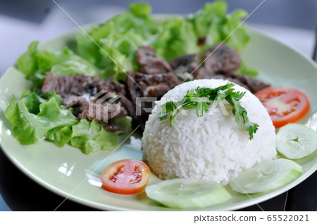 grilled beef and rice 65522021
