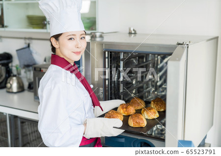 Bakery women 65523791