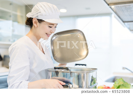 Female cook lunch center 65523808