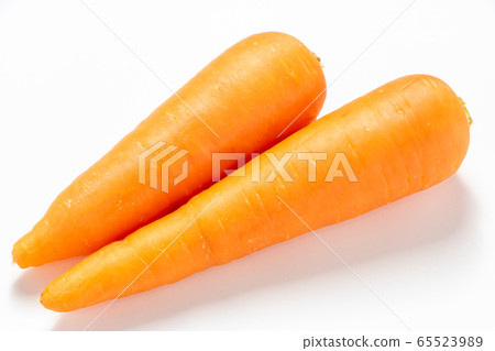 2根胡蘿蔔（白色背景） 65523989