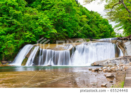 Fresh green Nametsu Otaki, Shiraishi River flow, Shichigajuku Town, Miyagi Prefecture 65524448