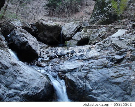 Valley and clear stream Valley and clear stream 65525868
