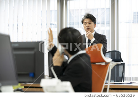 Business scene: boss and subordinate image 65526529