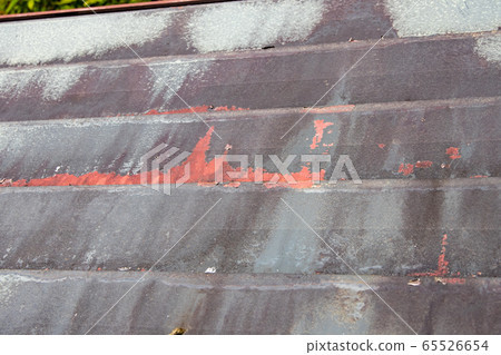 油漆剝落的屋頂 65526654