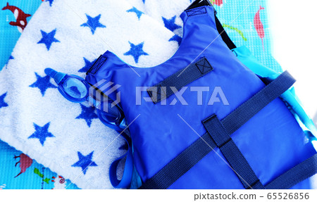 Preparation for water play with life jacket and goggles Preparation for water play with life jacket and goggles 65526856