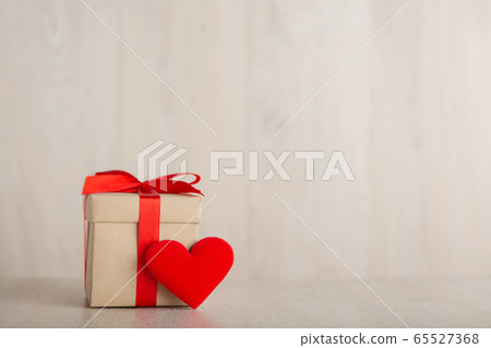 Valentine's Day Concept Gift box and heart Valentine's Day Concept Gift box and heart 65527368