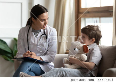 Pediatrician talk consult little child at meeting in hospital Pediatrician talk consult little child at meeting in hospital 65528501