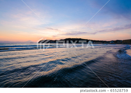 Sunset over the Zushi coast Sunset over the Zushi coast 65528759