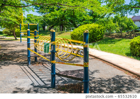 Use prohibited for corona measures Playground equipment in the park 65532610