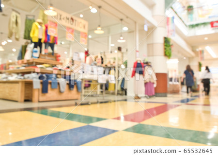 Out-of-focus shopping mall for new type coronavirus infection 65532645