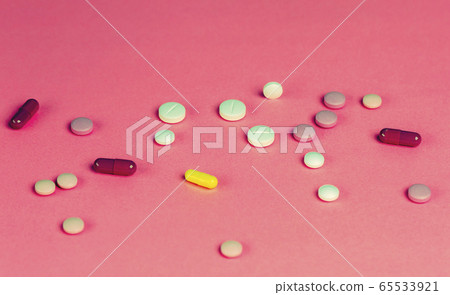 Home treatment. Different medicine pills, capsules 65533921