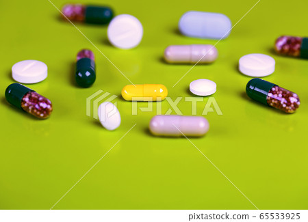 Home treatment. Different medicine pills, capsules 65533925