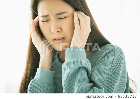 Young woman headache fever ill condition bad pain person material 65535718