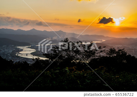 薩摩森台市和日落 65536722