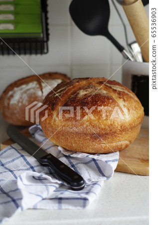 fresh loaf of homemade bread, food closeup 65536903