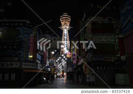 Tsutenkaku that was specially illuminated in yellow related to the new coronavirus Tsutenkaku that was specially illuminated in yellow related to the new coronavirus 65537419