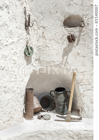 The simple utensils of the traglydites 65540007