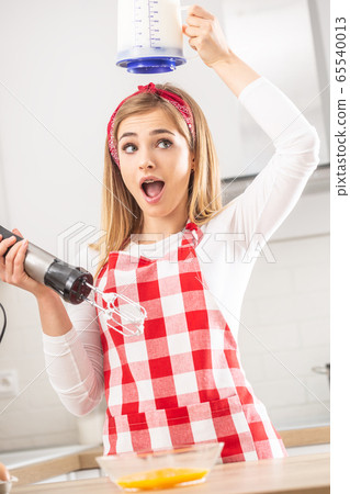 Pretty girl with surprised face expression holds Pretty girl with surprised face expression holds 65540013