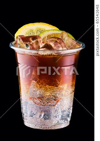 Espresso tonic in take away cup 65541648