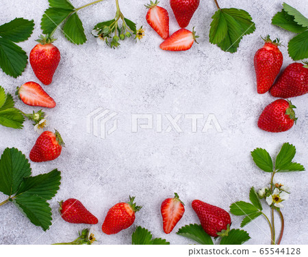 Strawberry with leaves and flowers Strawberry with leaves and flowers 65544128