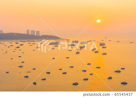 Beautiful tropical beach sea ocean bay with architecture building and ship around pattaya city 65545437