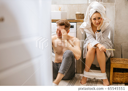 portrait of worried couple revealed pregnancy 65545551